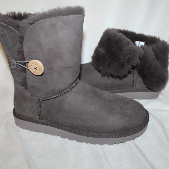 NIB UGG BAILEY BUTTON CLASSIC SHORT WATER RESISTANT SUEDE‎ BOOTS GRAY - Picture 1 of 7